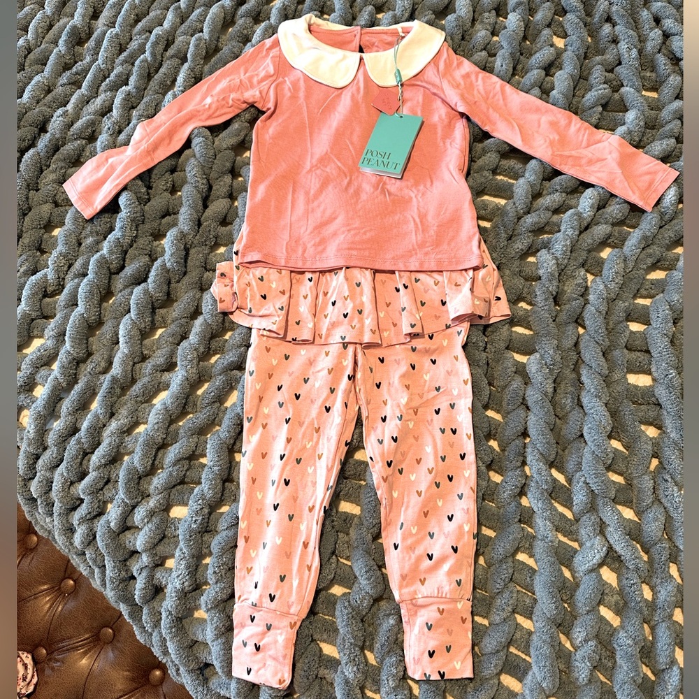 Posh Peanut valentines outfit! NWT

2 piece set size 3T